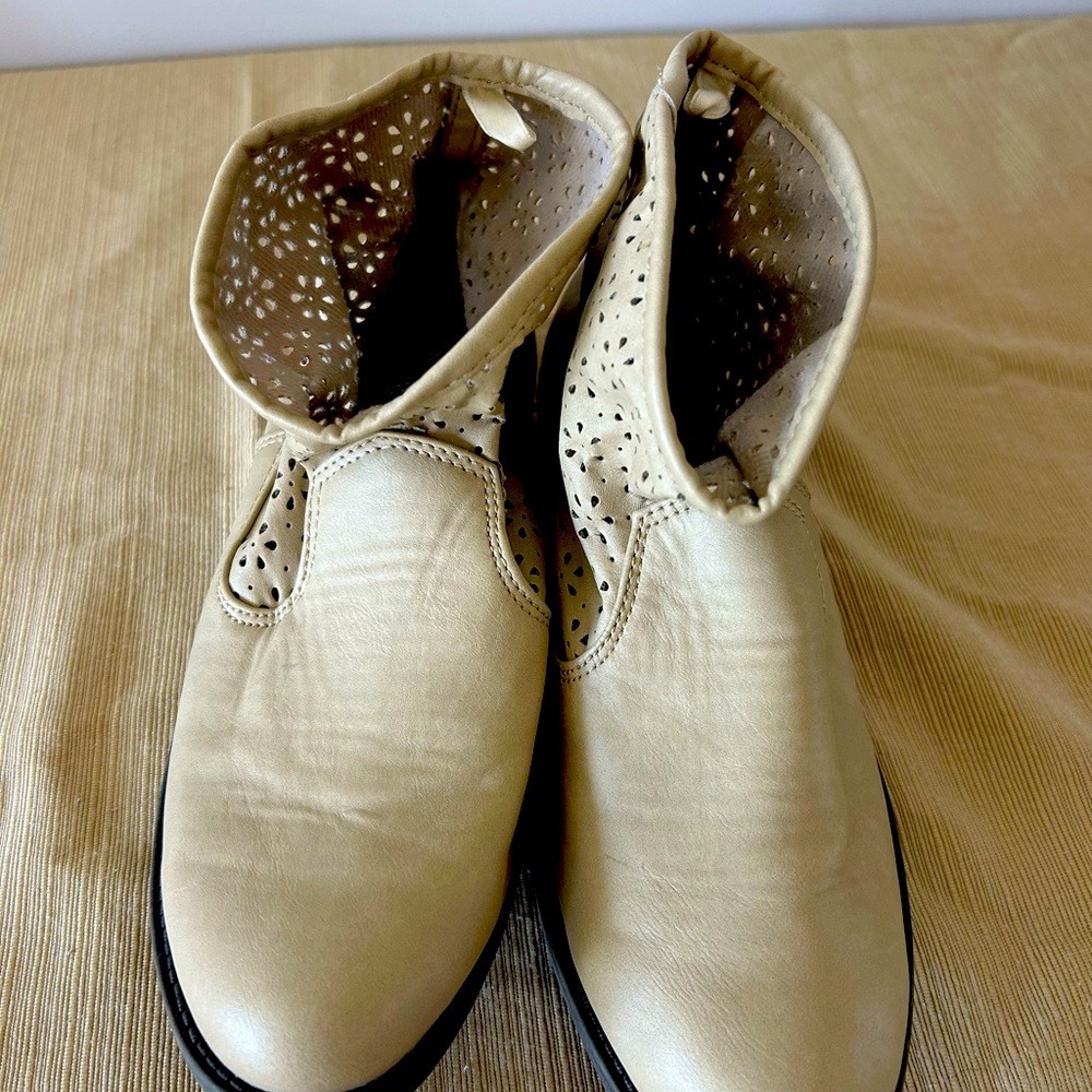 Cute girls neutral ankle boots